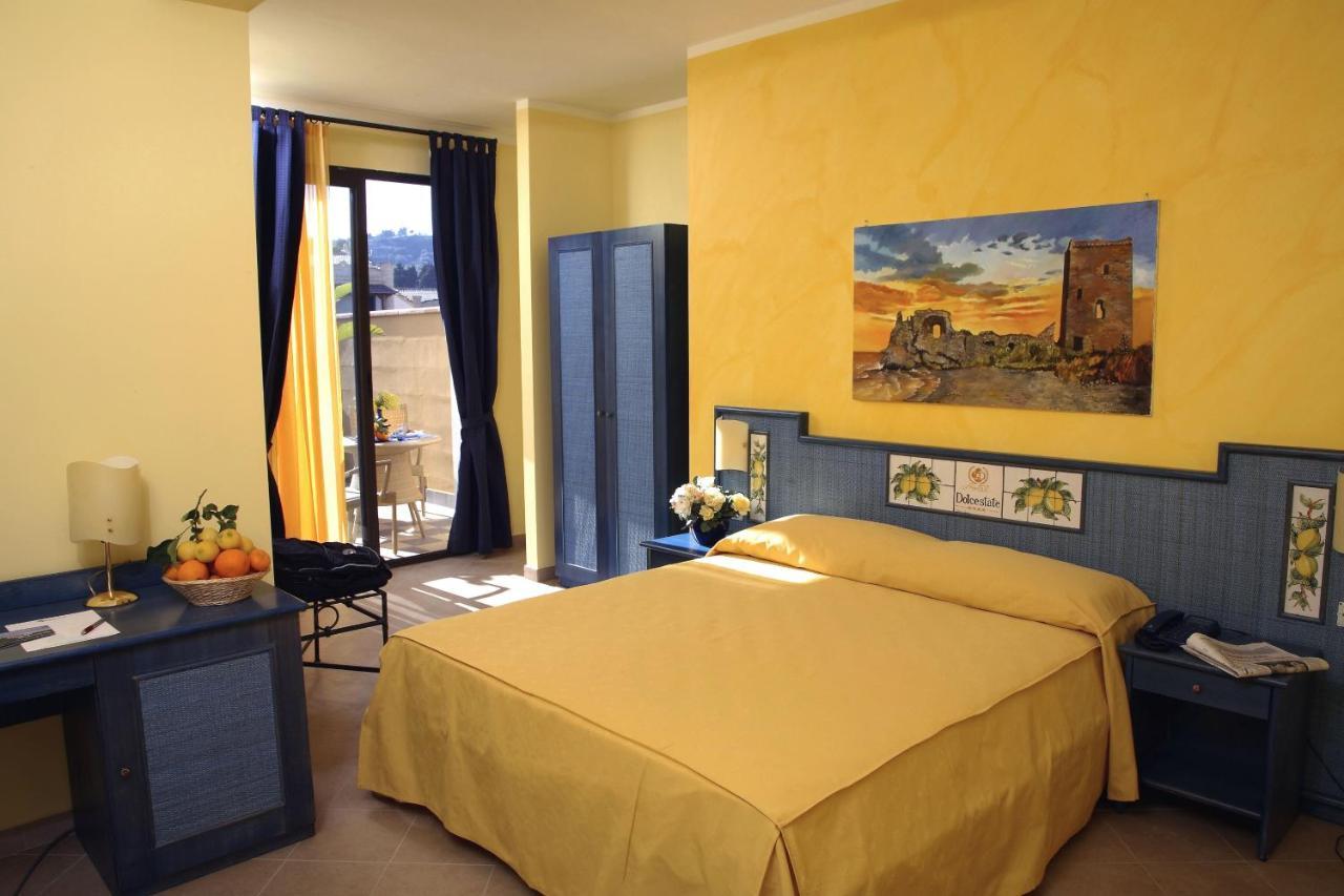 Dolcestate Hotel -Club Campofelice Di Roccella Eksteriør bilde