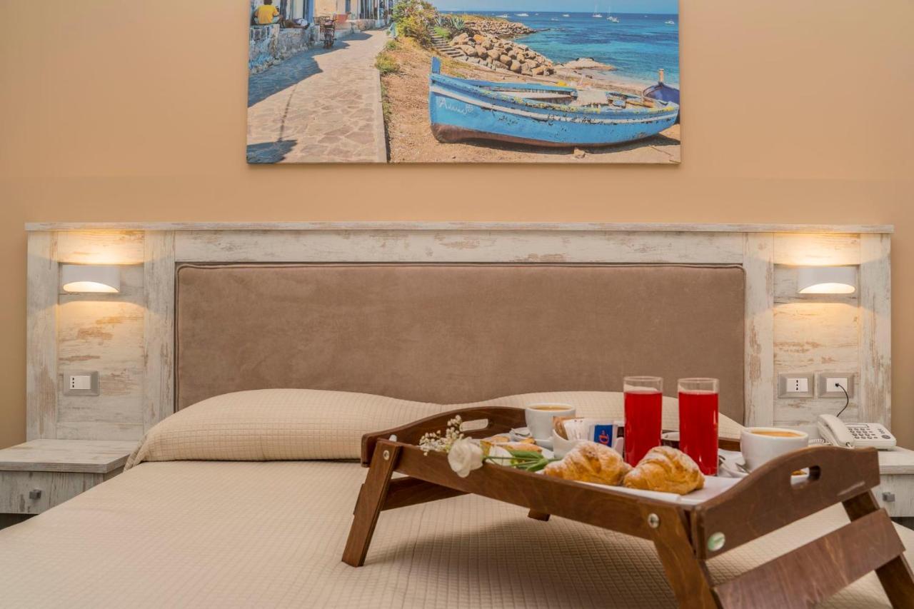 Dolcestate Hotel -Club Campofelice Di Roccella Eksteriør bilde