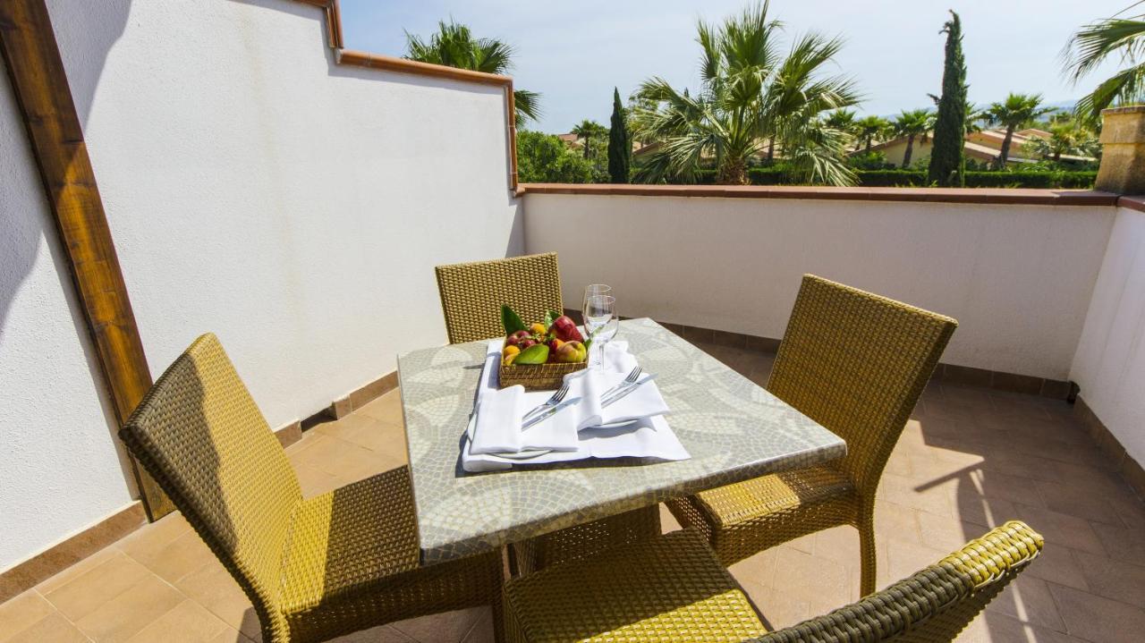 Dolcestate Hotel -Club Campofelice Di Roccella Eksteriør bilde