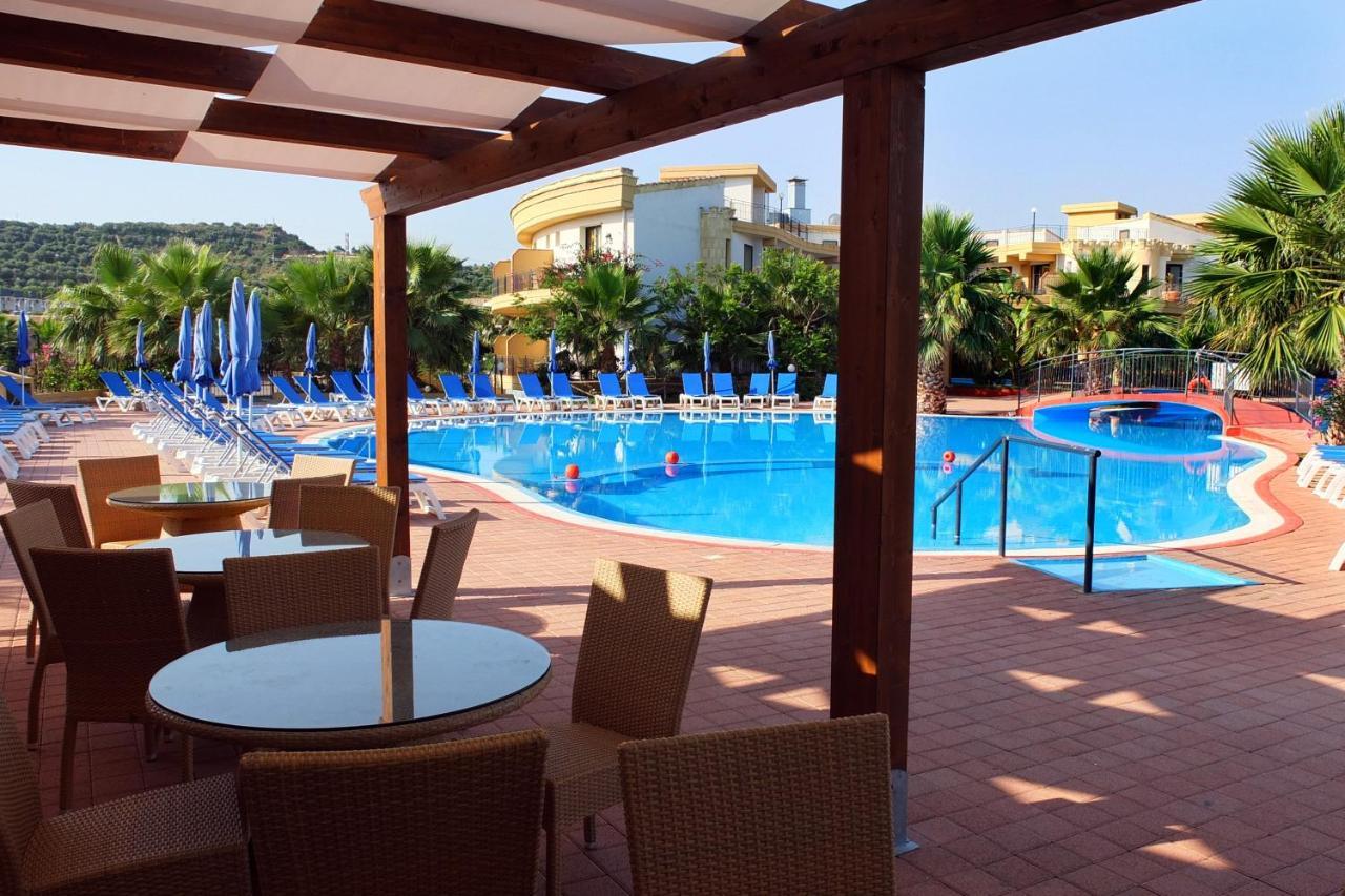 Dolcestate Hotel -Club Campofelice Di Roccella Eksteriør bilde